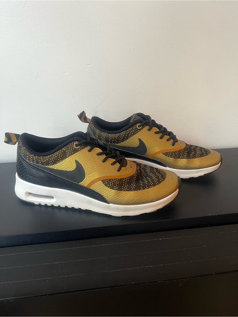 Nike Air Max Thea Jacquard Gold Black Sneakers Women’s Sz 6